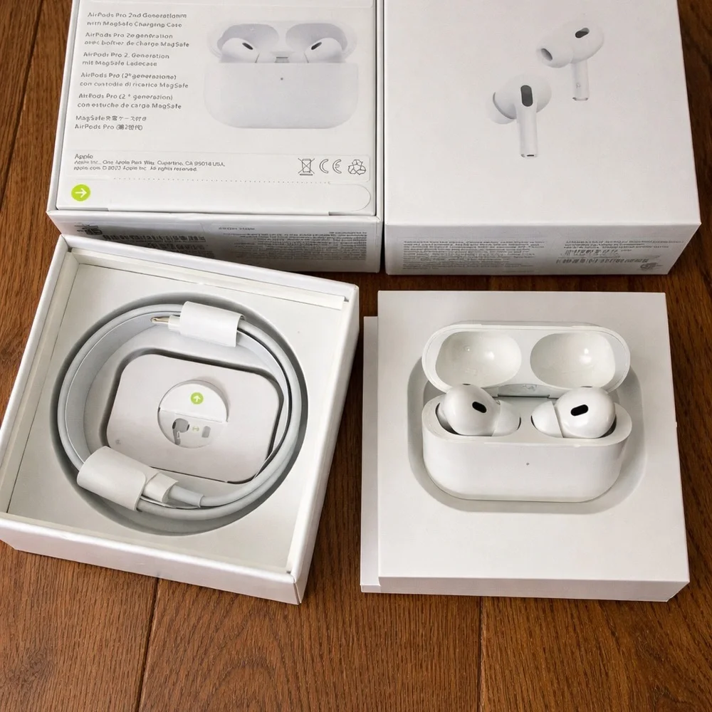 Apple White Wireless Earbuds with Charging Case